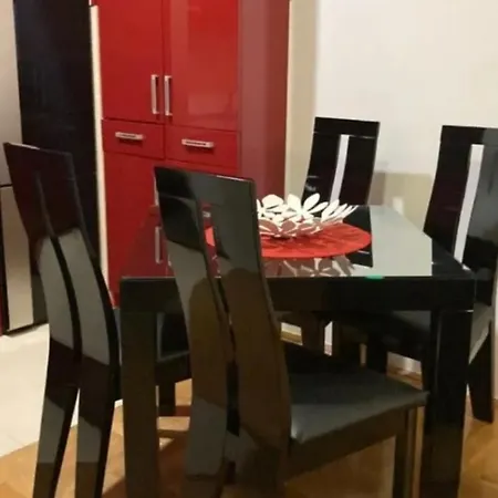 Apartment Red Carpet *